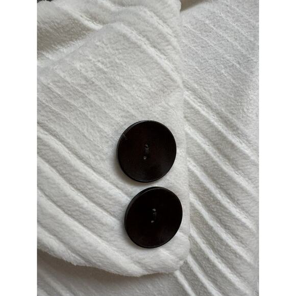 Le Moda White Ribbed Asymmetrical Poncho Cape Wrap Shawl Button Detail One Size - Picture 3 of 5